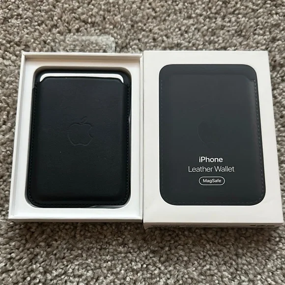 Apple iPhone Leather Wallet with MagSafe - Black - Picture 2 of 2